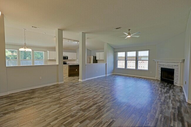 Building Photo - 2365 Ortega St