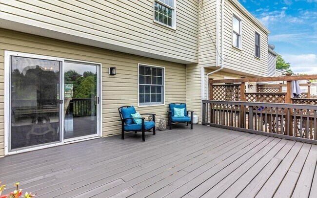 Building Photo - Beautifully maintained townhouse in New Market available before the new school year!