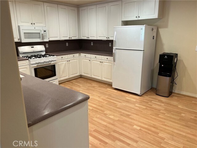 Building Photo - 17735 Kinzie St