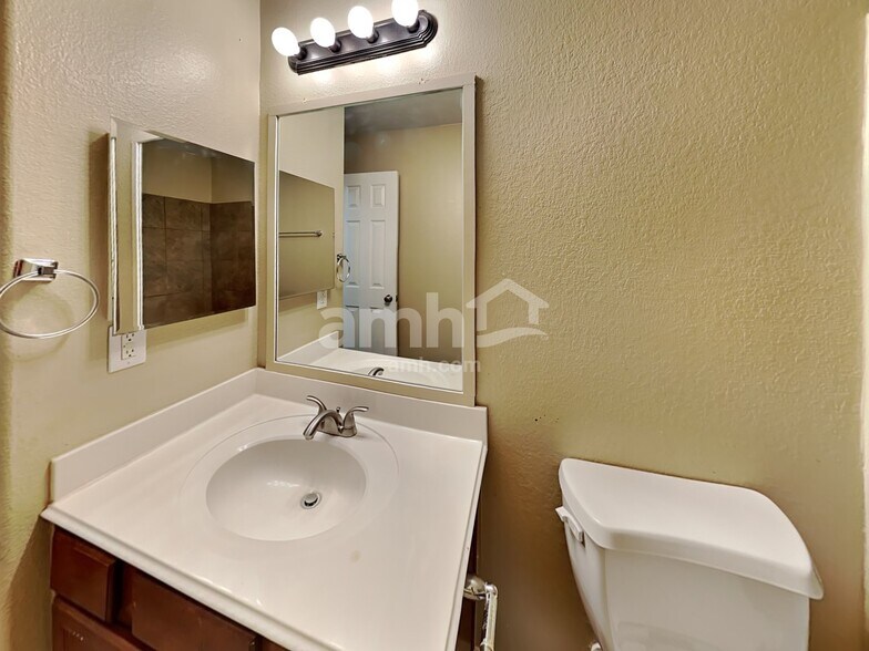 Building Photo - 5318 Rio Dr