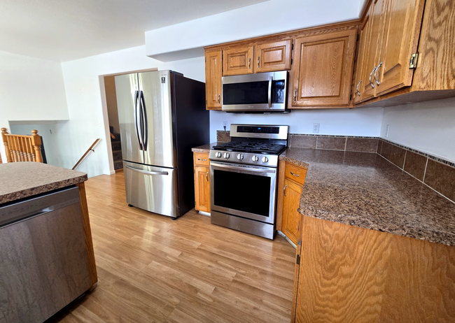 Building Photo - Large, Pet Friendly 5 Bedroom, 3 Bathroom Home for Rent in Ammon!  Fenced Backyard & Garage!  By ...