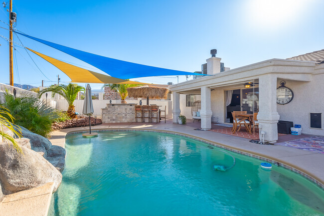 Building Photo - 3785 Cholla Dr
