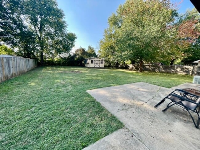 Building Photo - 3839 N Stewart Ave