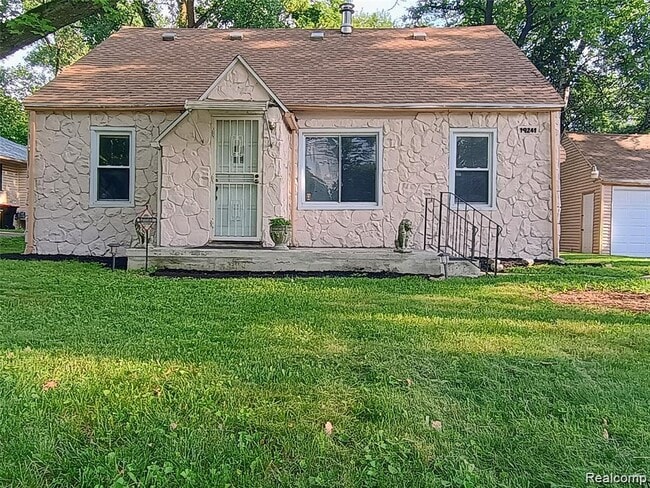 Primary Photo - 19241 Melrose Ave