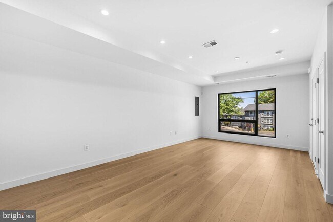 Building Photo - 2532 Elvans Rd SE