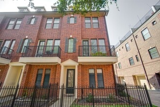 Building Photo - 2110 Shearn St