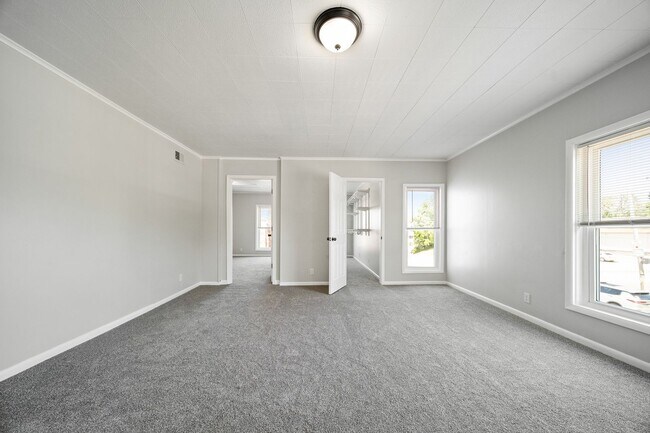 Building Photo - 801 W 26th St