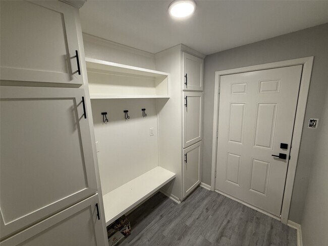 Building Photo - 10031 Haddington Dr