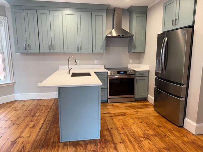 Building Photo - 130 Neal St