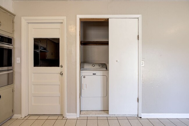 Building Photo - First Full Month's Rent Free! Spacious 3BD/1.BTH Home in Spencer