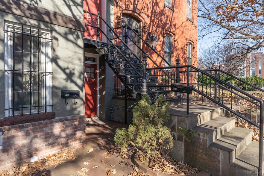 downstairs entrance - 403 P St NW