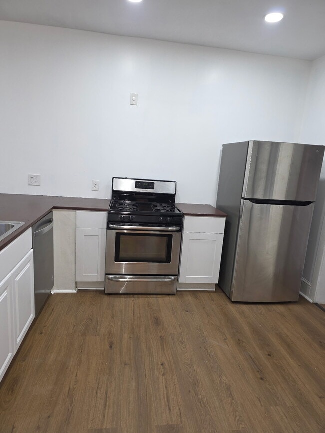 Building Photo - 300 W Burnham St