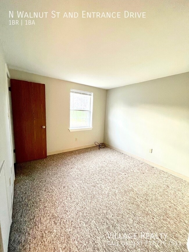 Building Photo - 302 N Walnut St