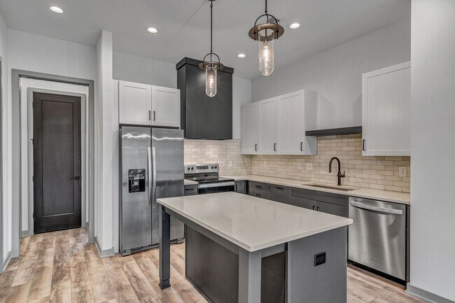 Building Photo - 4 Bed for Rent in Edison Park- The Nations!