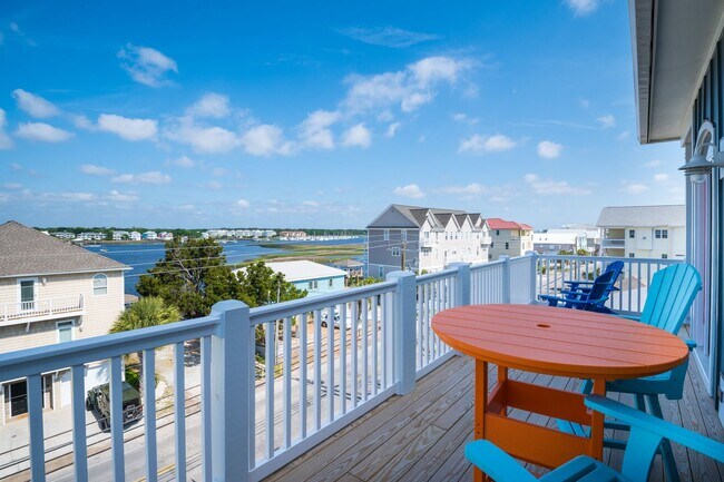 Primary Photo - AWESOME OFF-SEASON SINGLE FAMILY BEACH HOM...