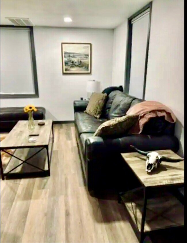 Building Photo - 373 Saddle Surrey Rd