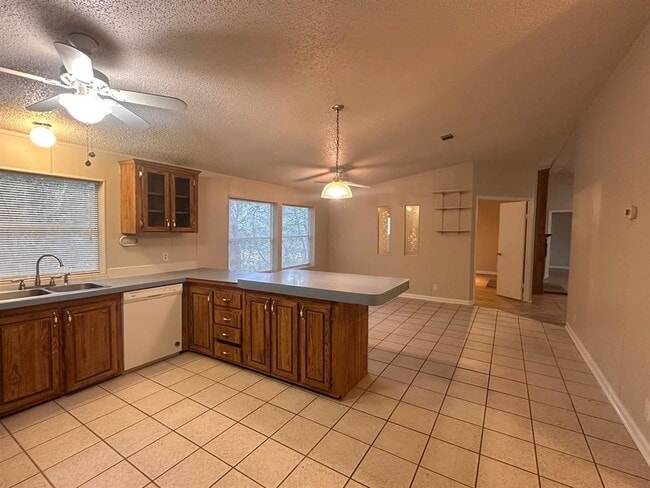 Building Photo - 302 Lone Star Rd