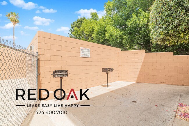 Building Photo - 15005 Sherman Way