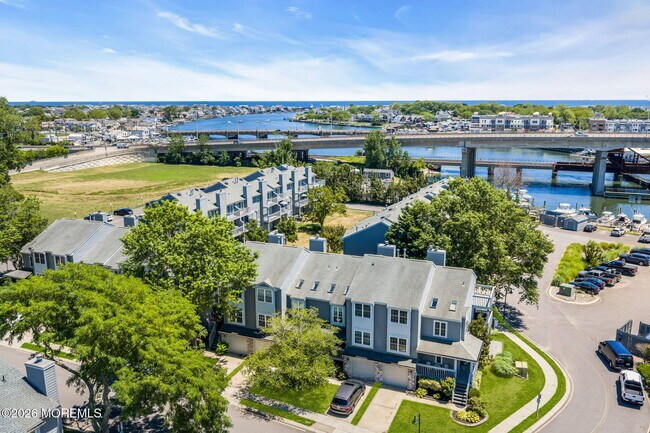Building Photo - 110 Sea spray Ln