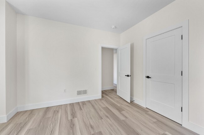 Building Photo - 1295 Holmden Ave