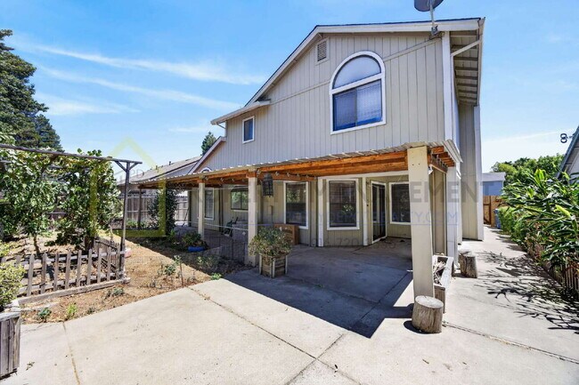 Building Photo - Spacious 4-Bedroom Retreat with 2.5 Baths
