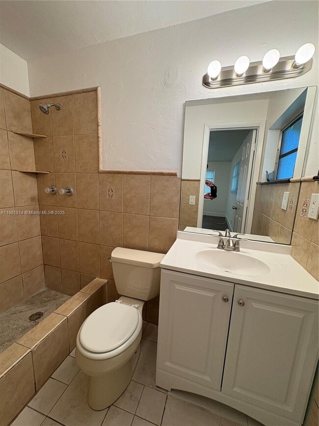 Building Photo - 1741 NE 52nd St