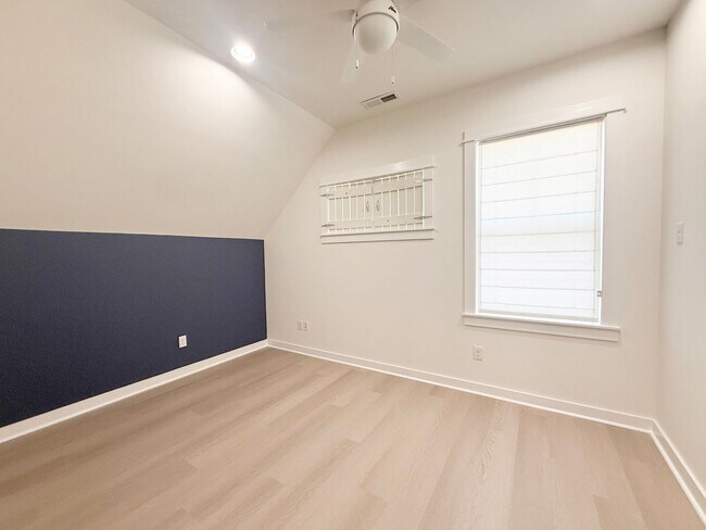 Building Photo - Pet-Friendly 3-Bedroom Home with Bright, Airy Coastal Style