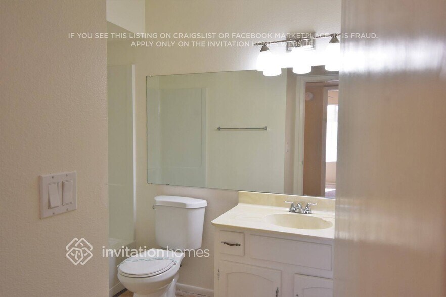 Building Photo - 2220 W Oraibi Dr