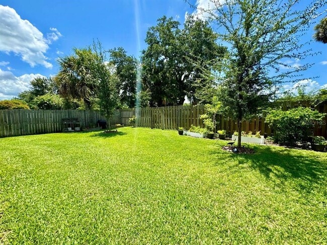 Building Photo - 816 W Adalee St