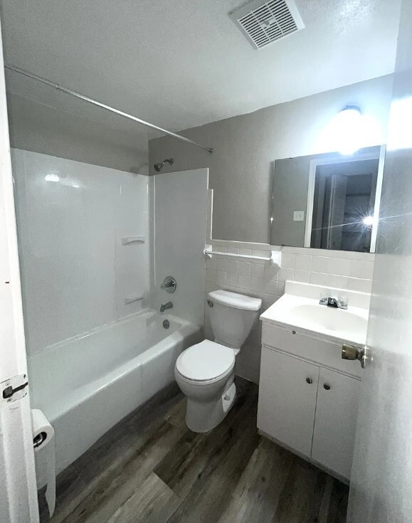 Building Photo - 4774 Kings Dr