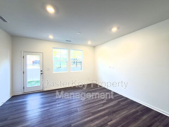 Building Photo - 1504 Crescent Townes Wy