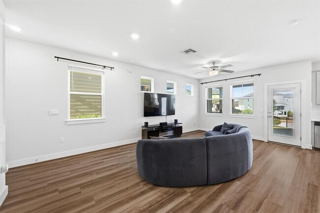 Building Photo - 7416 Travertine Spring Dr