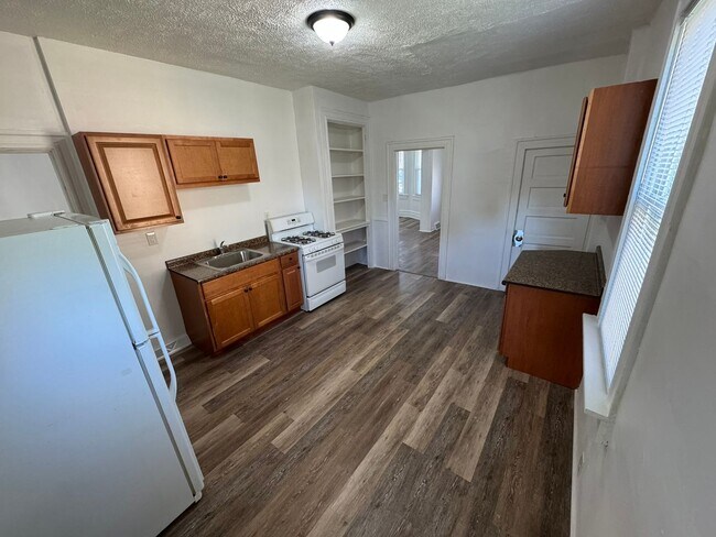 Building Photo - Enormous Completely Updated 4-Bedroom 1-Bath House w/ Flat Yard!!!