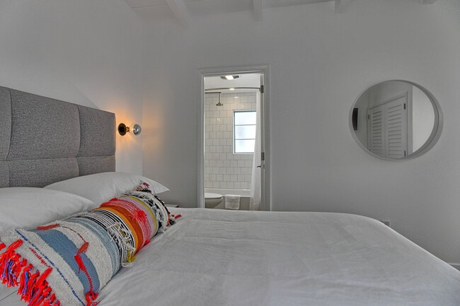 Building Photo - 1076S - Seaward Beach Modern Bungalows