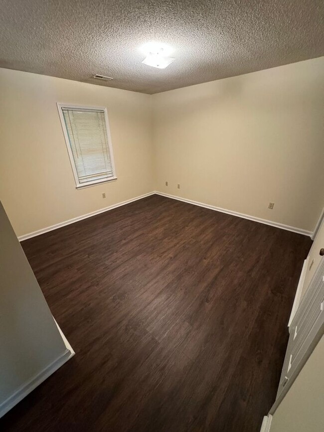 Building Photo - Two-Bedroom, 1.5 Bathroom Corner Condo at ...