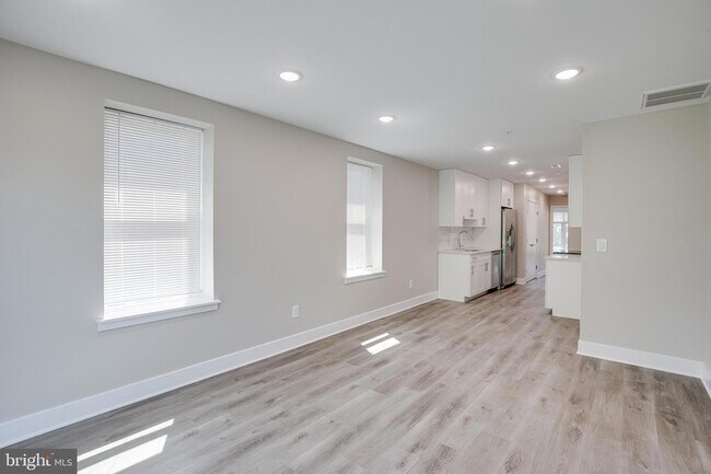 Building Photo - 2015 N College Ave