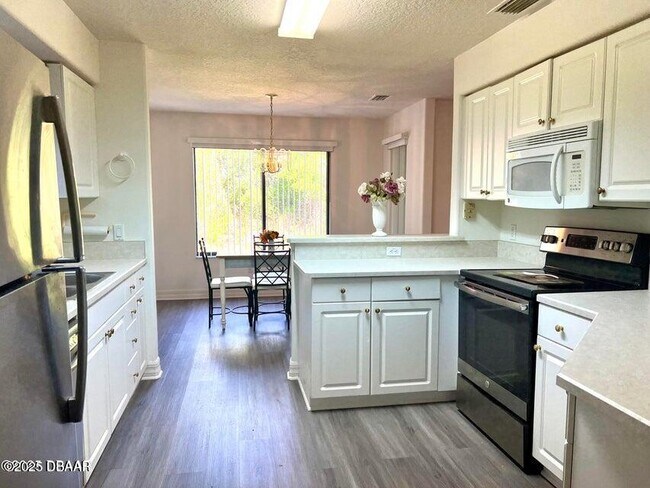 Building Photo - 129 Blue Heron Dr