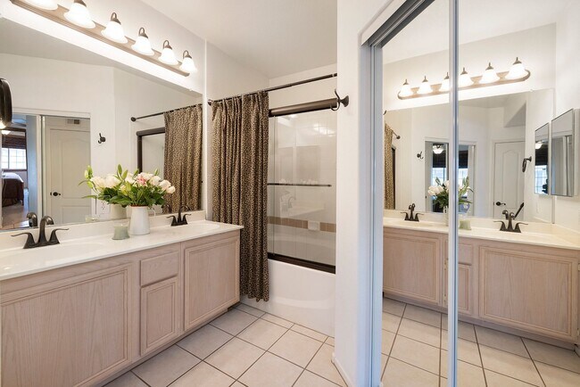 Building Photo - Entertainer's 2 Bd, 2 Bth Furnished Summerlin Condo