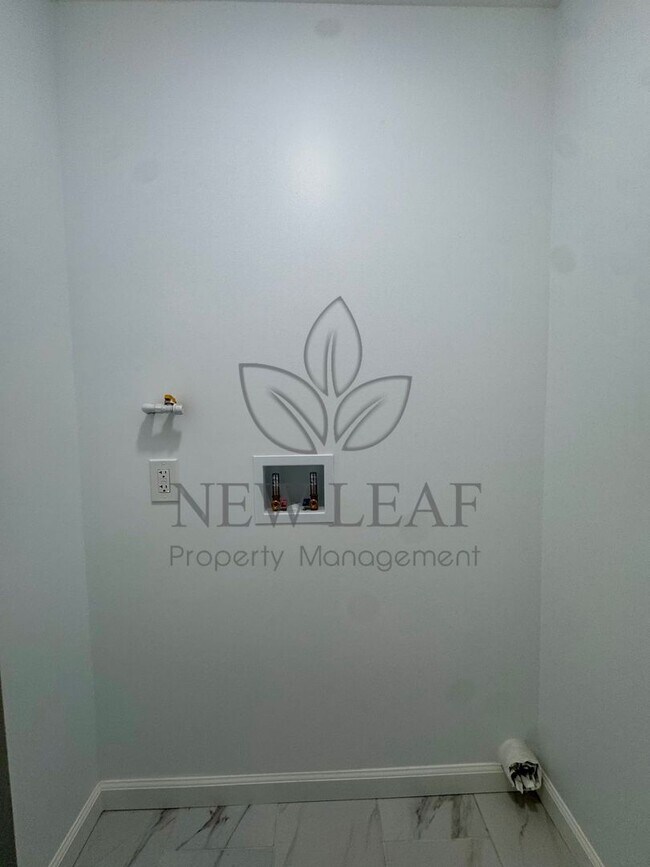 Building Photo - COZY 2BEDROOM IN THE HEART OF CLAREMONT