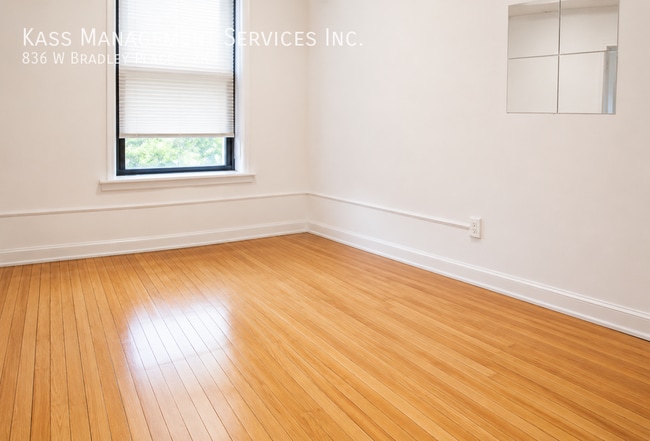 Building Photo - 836 W Bradley Pl