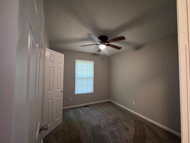 Building Photo - 224 Pond Ave