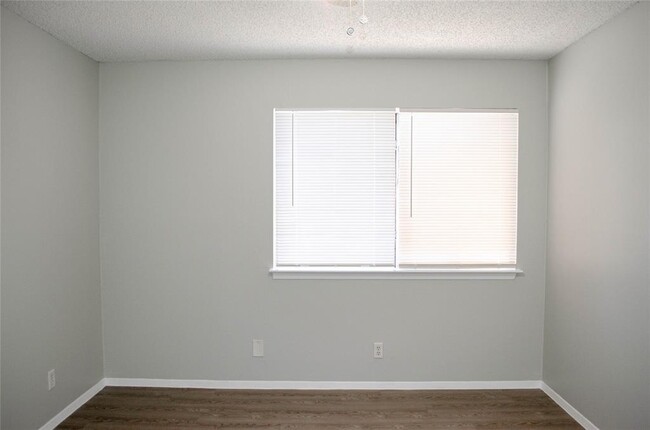 Building Photo - 8907 Parkfield Dr