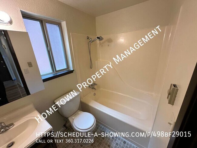 Building Photo - Beautiful 2 Bedroom, 1 Bath Apartment on P...