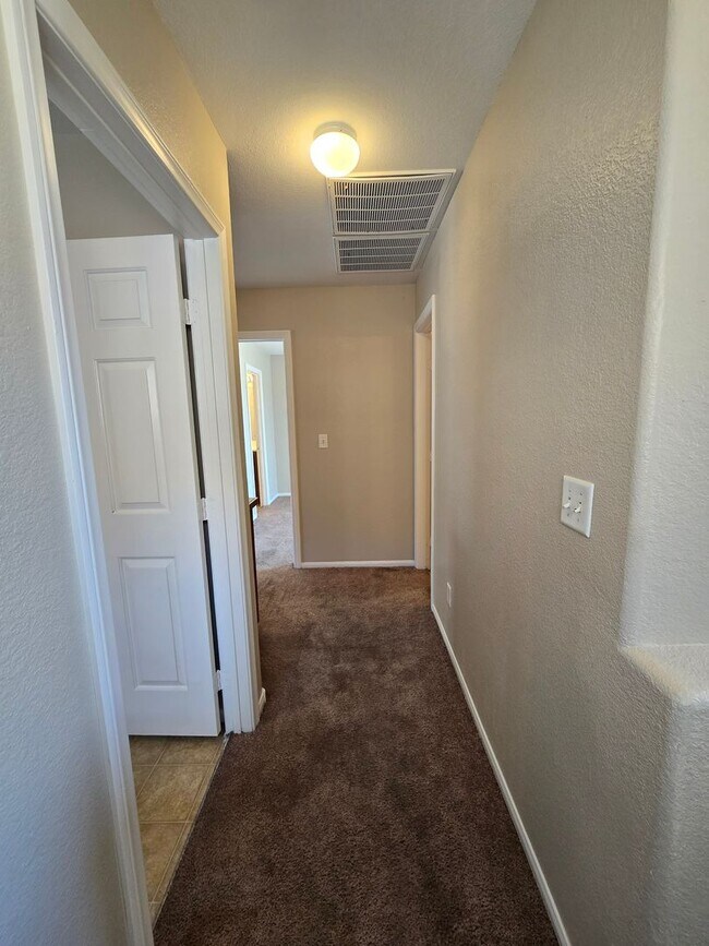 Building Photo - A Fabulous 3 Bed, 2.5 Bath, 2 Story Home W...