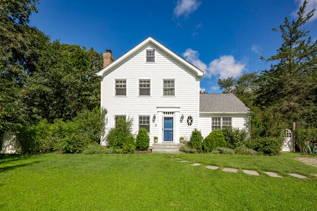 Building Photo - 251 Meadows W