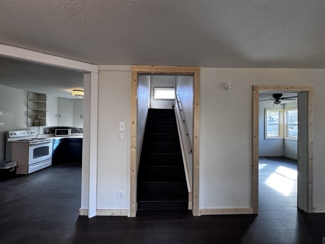 Building Photo - 324 1st Ave S