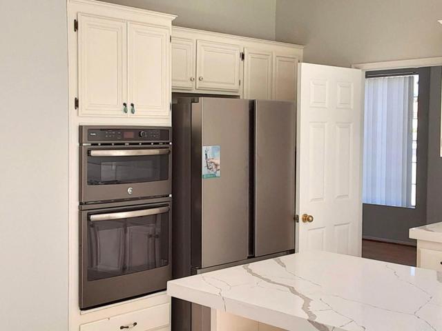 Building Photo - 586 Parkside Dr