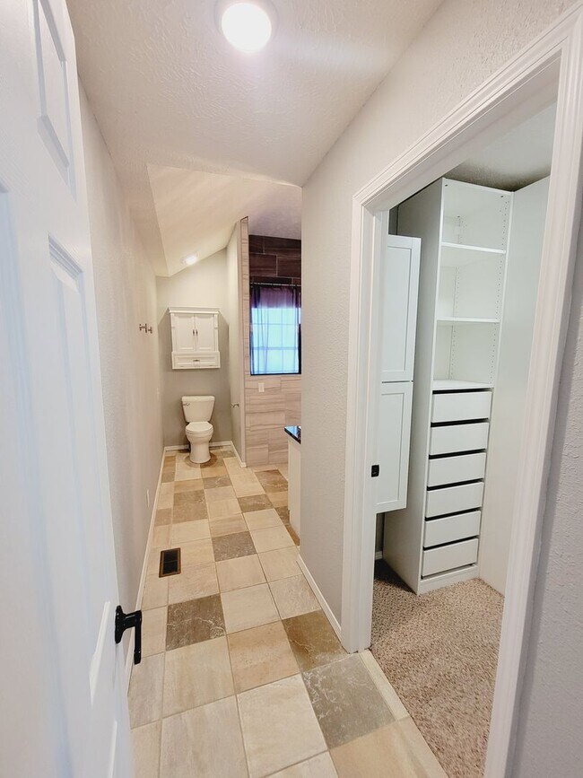 Building Photo - Bent Tree Subdivision - 4 BR - 2 Living Areas - 3 Car