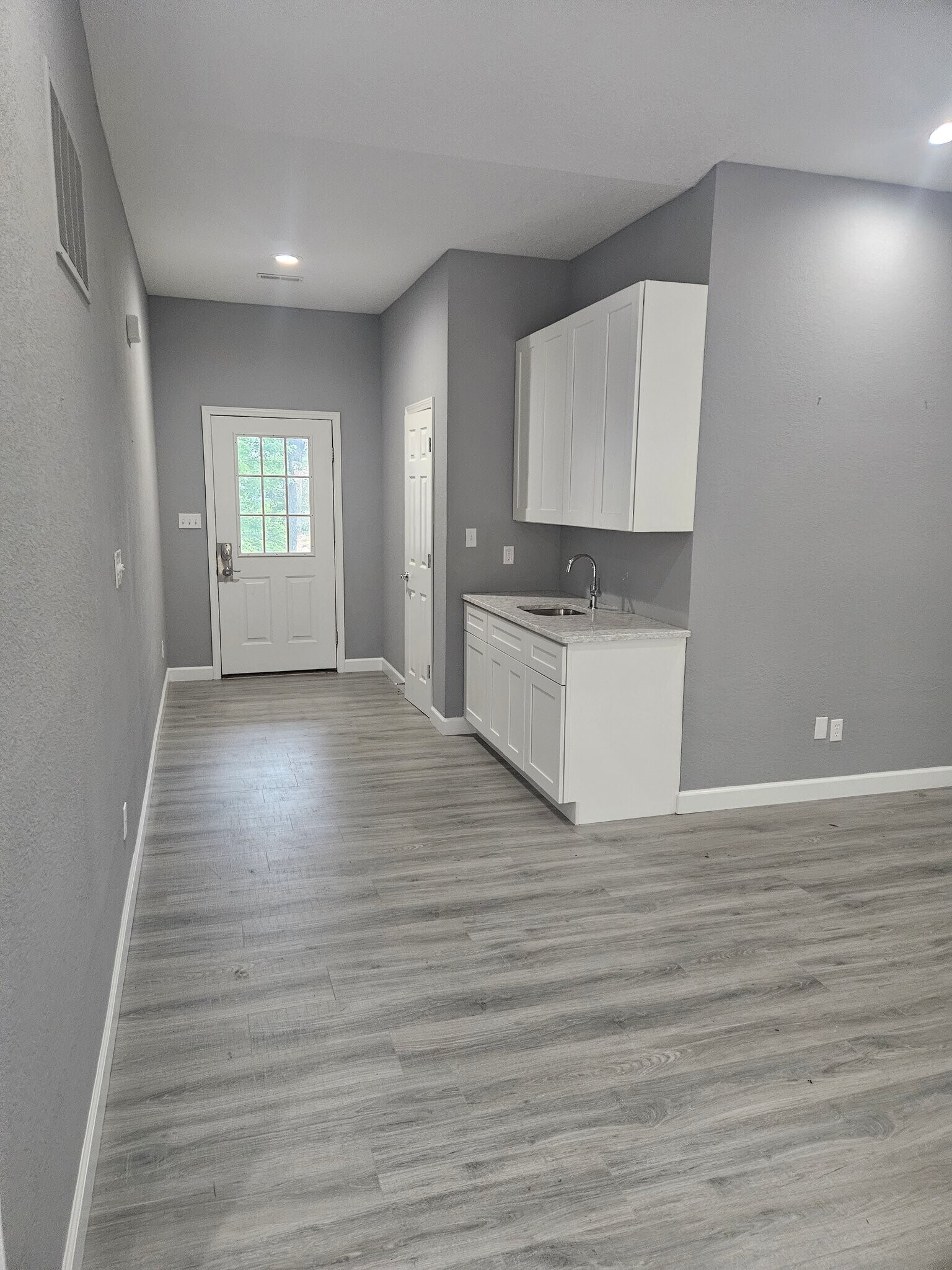 Building Photo - 648 Racquet Club Dr