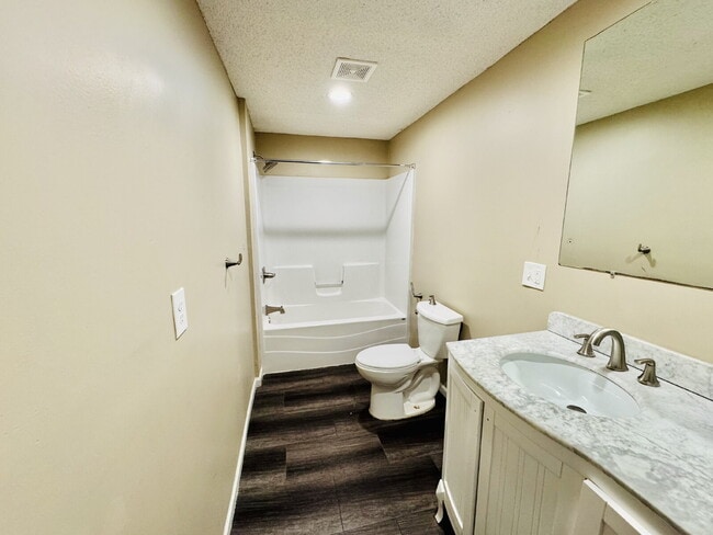 Building Photo - 5626 6th St NE